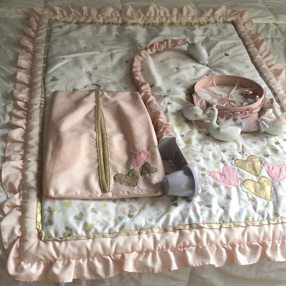 Crib bedding set